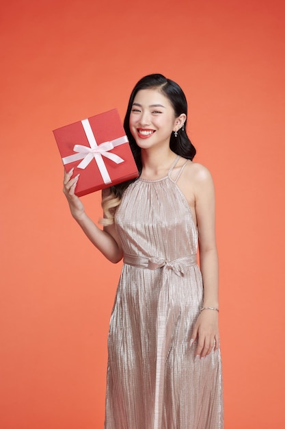 属龙女买彩票号码